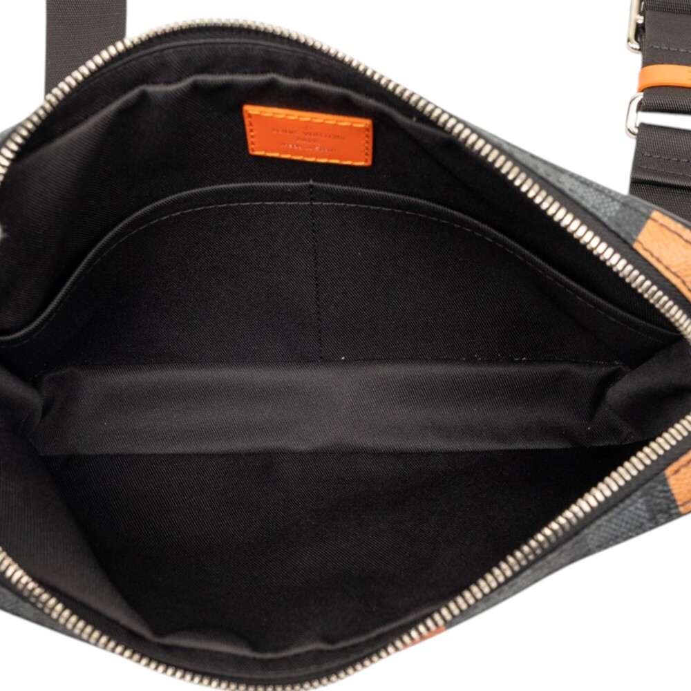 Pre-Loved Louis Vuitton Damier Graphite Giant Alpha Messenger Bag - Picture 4 of 8